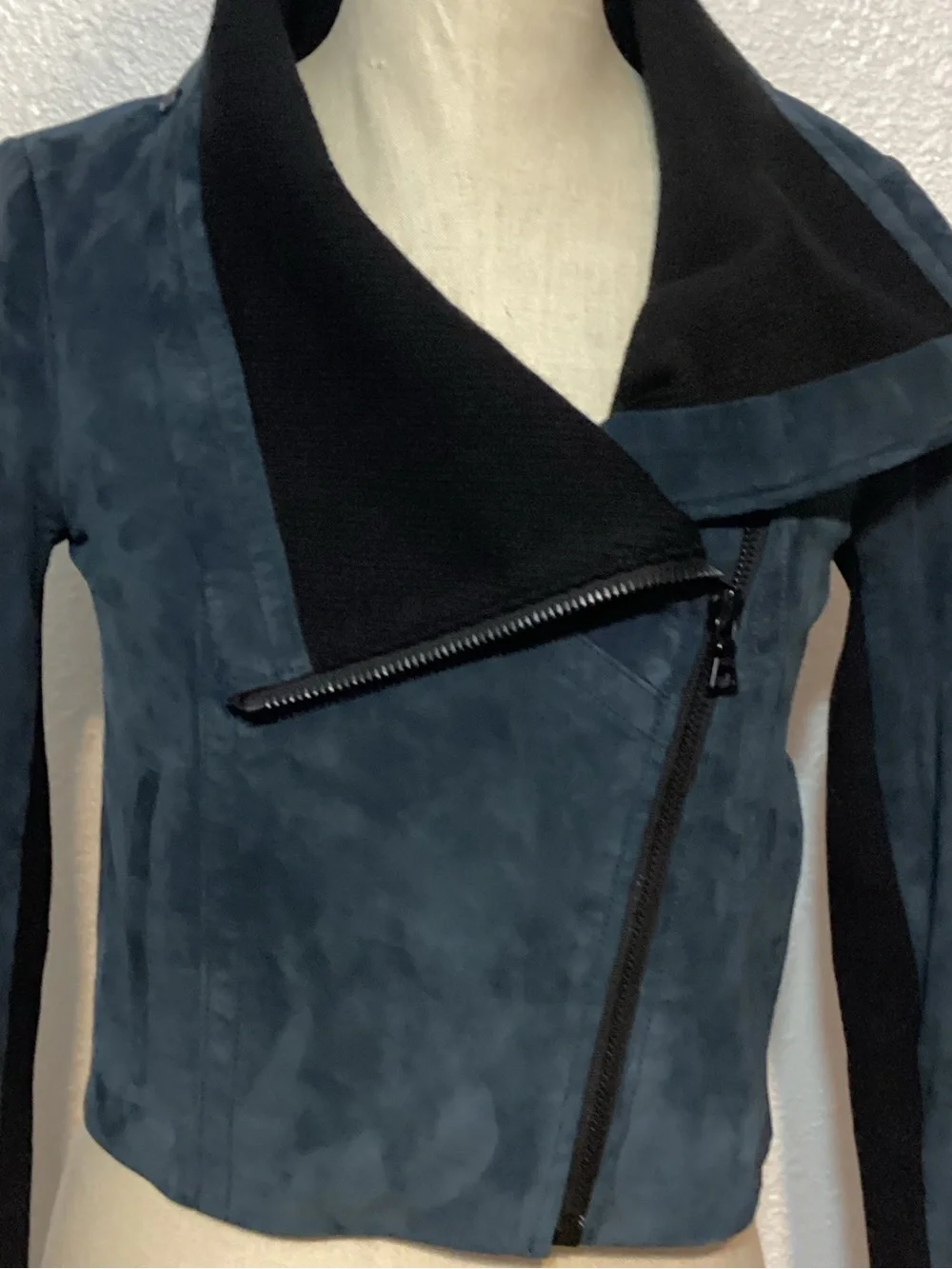 Yigal Azrouel Women’s lambskin Suede Asymmetrical Moto Jacket size 4 - Picture 5 of 7